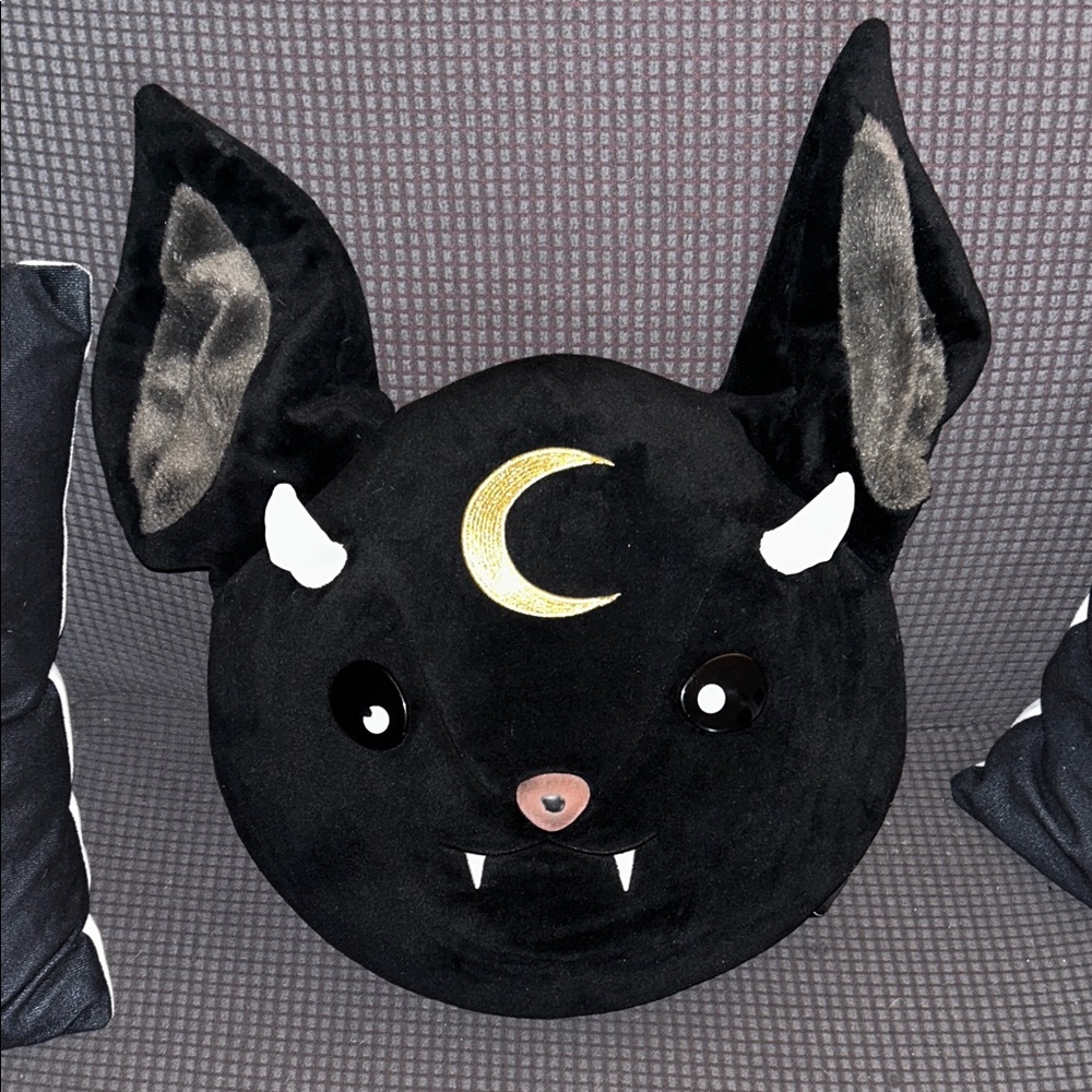 Killstar Kreeptures Bat 🦇 Accent Pillow, GUC!